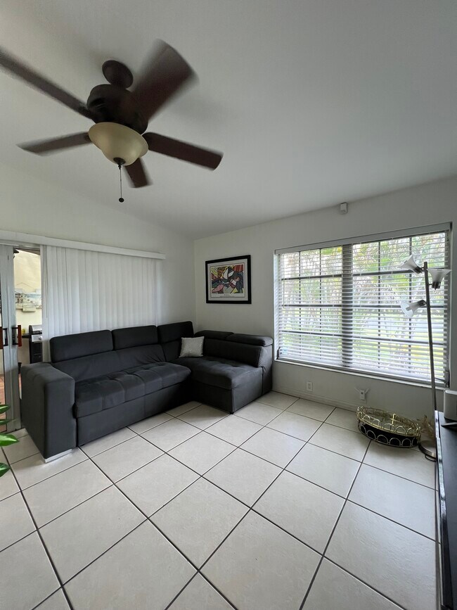 Living room - 11758 SW 108th Ln