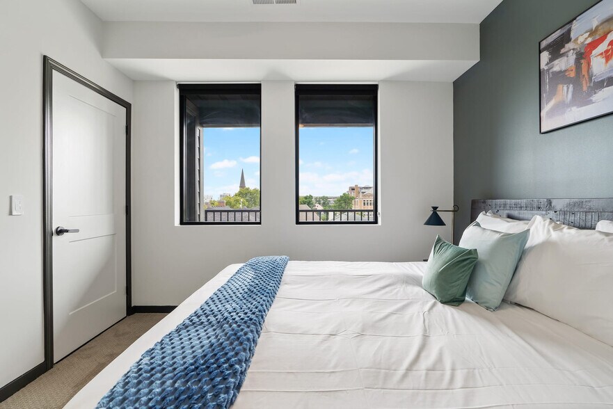 Building Photo - 423 E Michigan St