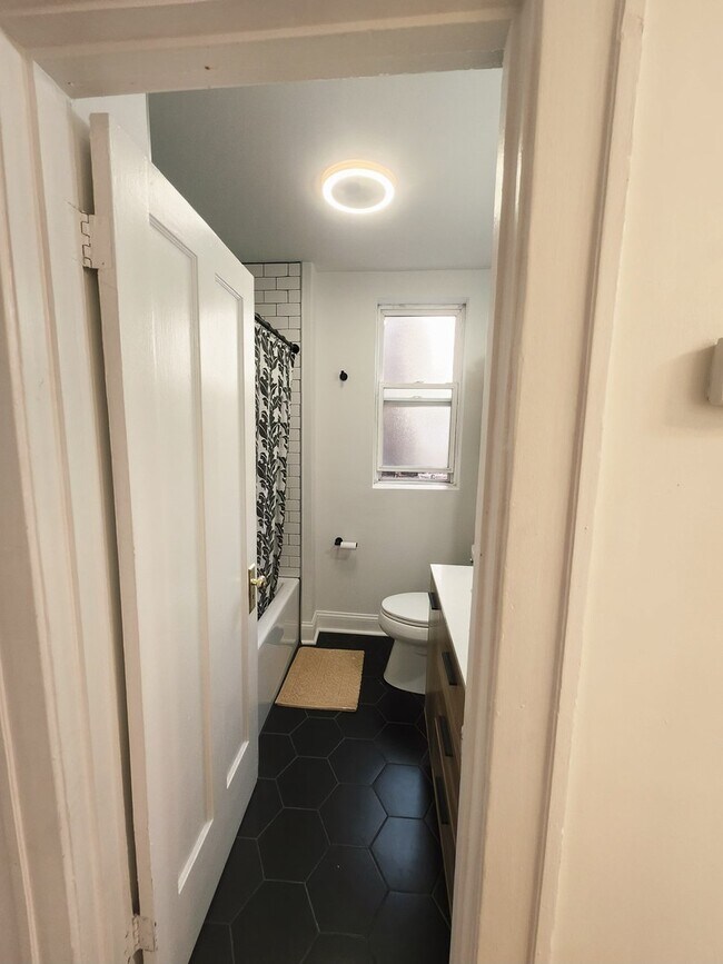 Building Photo - 6724 S Paxton Ave