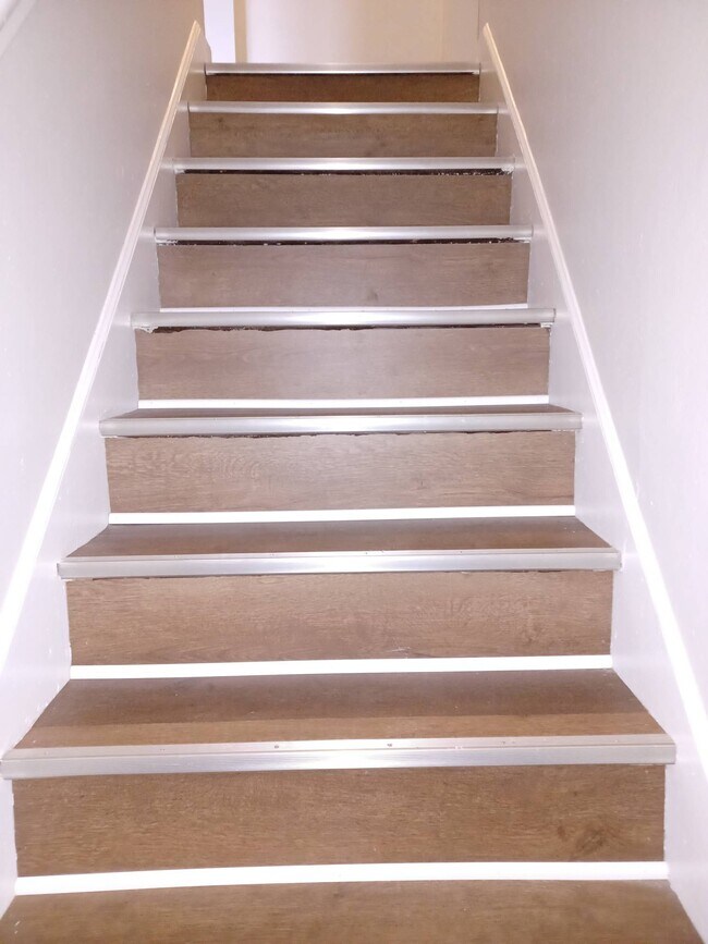 Building Photo - 3038 E Lynn St