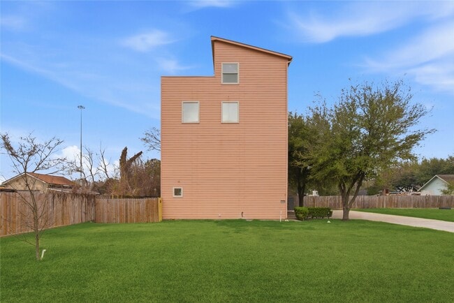 Building Photo - 408 Eichwurzel Ln