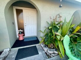 Building Photo - 1252 SE 8th St