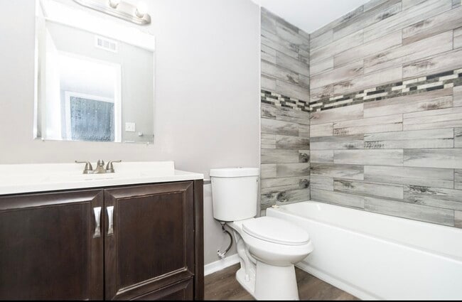 Building Photo - Oak Haven Apartments