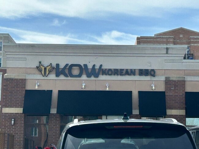 Building Photo - 677 S River Rd