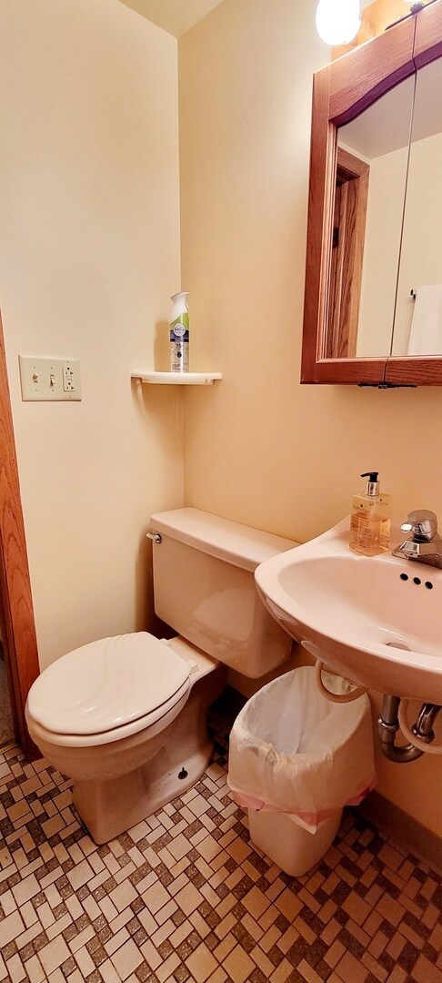 Building Photo - 41511 N Country Club Dr