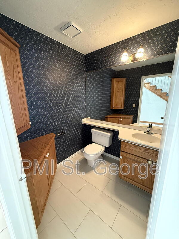 Building Photo - 2506 W Grandview Dr