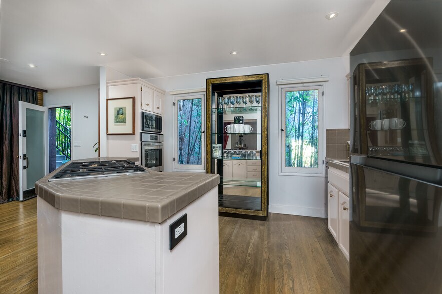 Building Photo - 2066 Glencoe Way