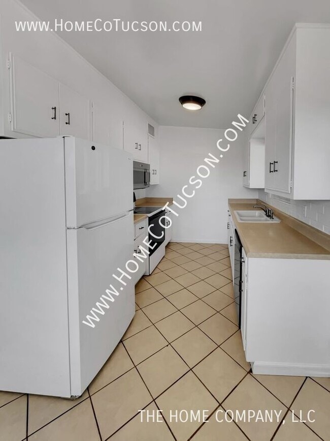 Building Photo - 720 W Alturas St