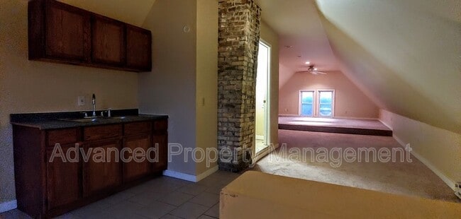 Building Photo - 1425 N 47th St