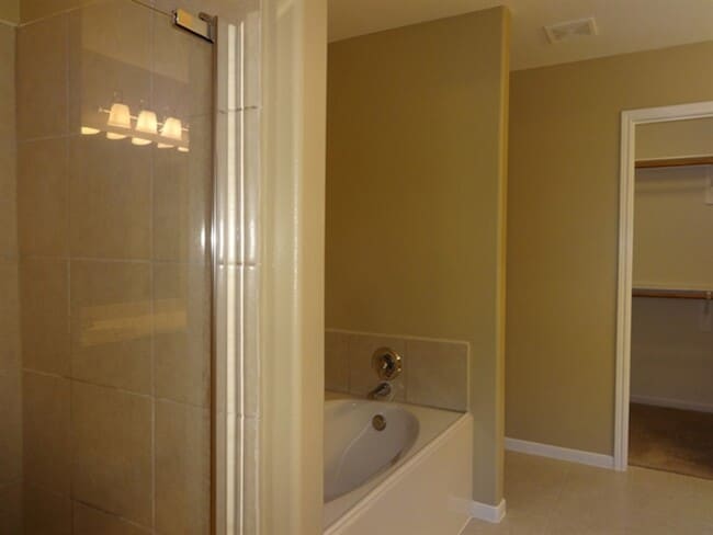 Building Photo - 16727 Foursquare Dr