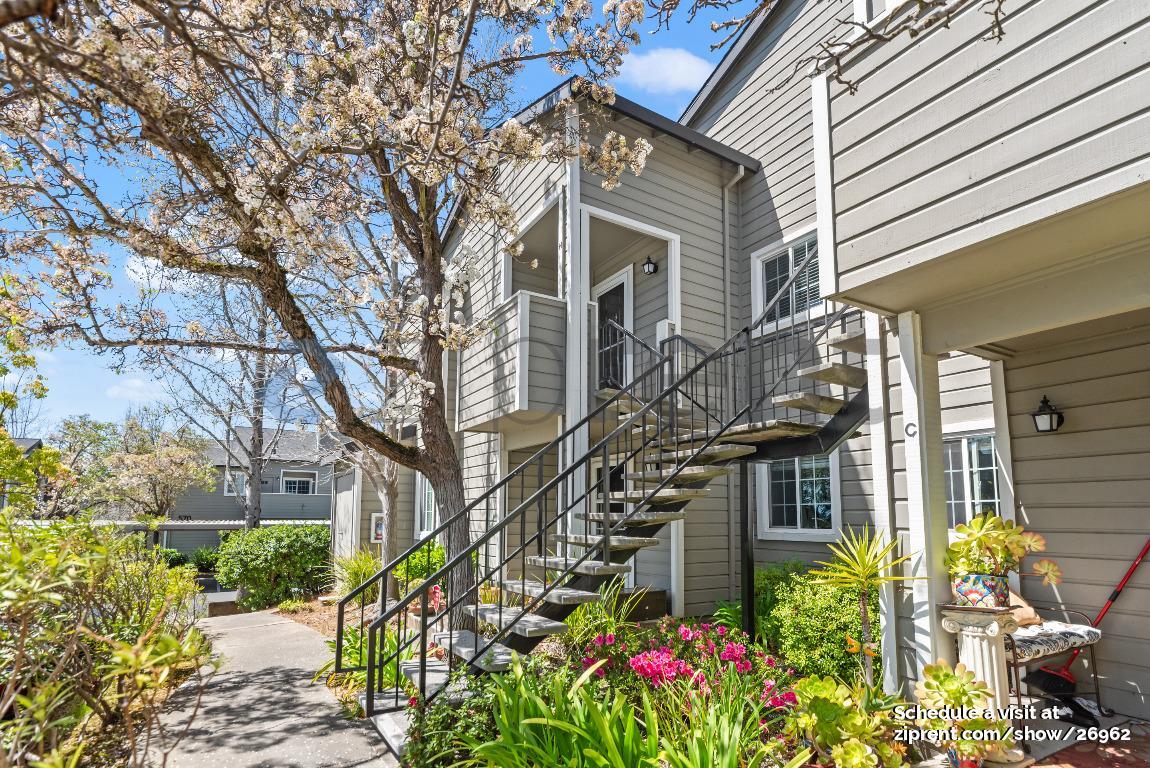 Building Photo - 600 Canyon Oaks Dr