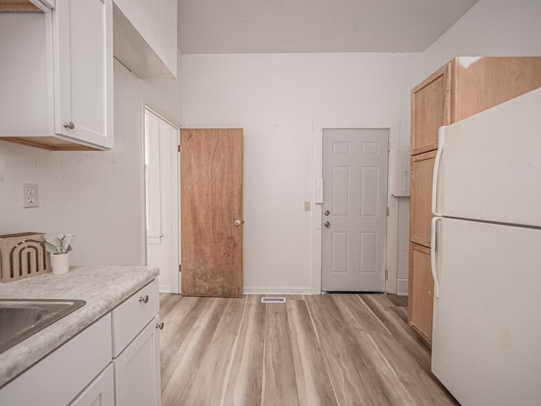 Building Photo - 1237 E Indiana St