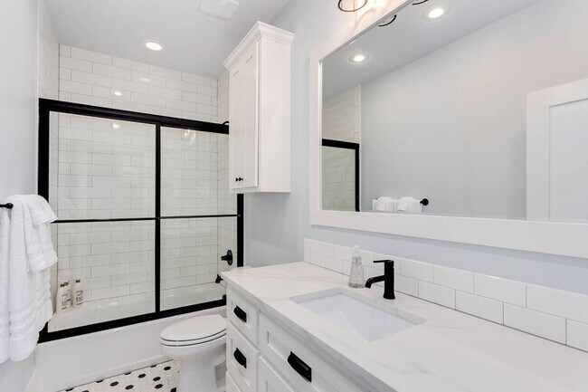 Building Photo - 319 NW A St