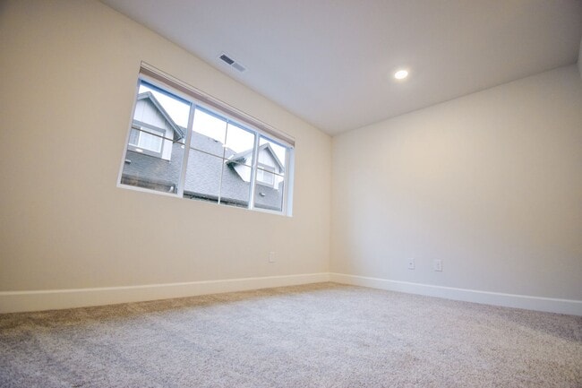 Building Photo - Beautiful 4 Bedroom 3.5 BA Home! Mother in Law Suite, Attached Garage & Top floor Bonus Room!