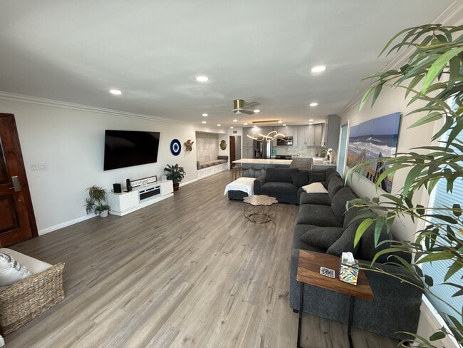 Building Photo - 1174 E Ocean Blvd