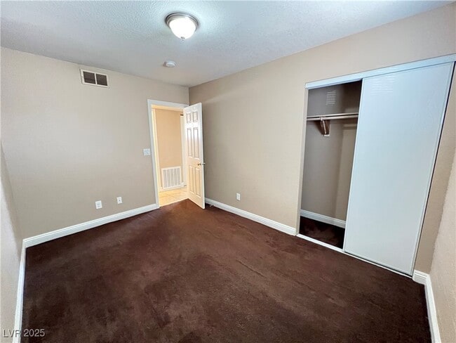 Building Photo - 1128 Greenway Dr