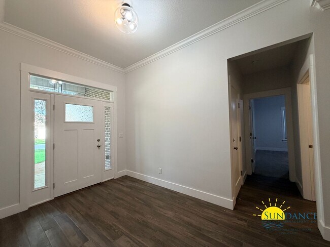 Building Photo - Spacious 5-Bedroom Home in Northern Pines, Fort Walton Beach!
