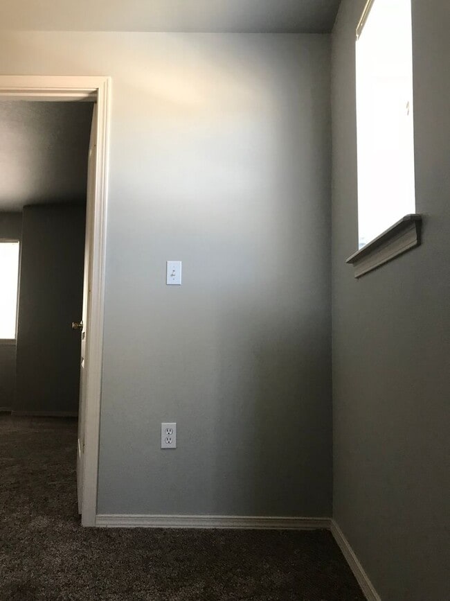 Building Photo - Townhome in NW Redmond in Fairhaven Vista