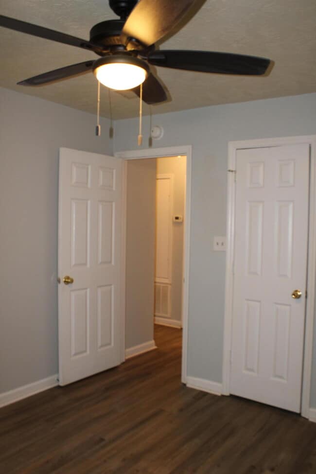 Building Photo - 810 S Willowick Dr