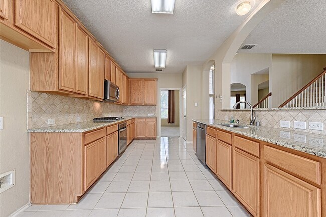 Building Photo - 9701 Thorncliff Dr