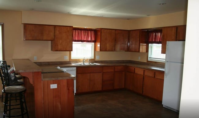 Building Photo - 421 E Sanborn St