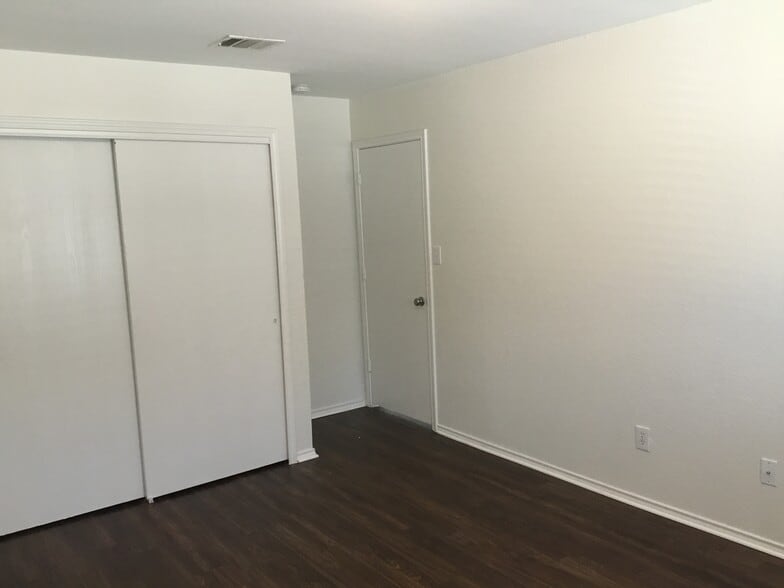 Building Photo - 6202 Roseborough Dr