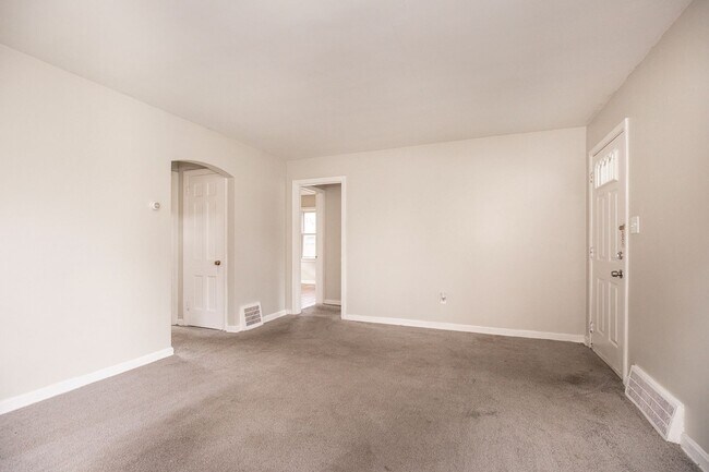 Building Photo - 3 BED, 1 BATH BEAUTIFUL  SINGLE-FAMILY HOME IN CLEVELAND!