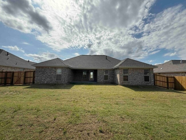 Building Photo - 132 Madisonville Dr