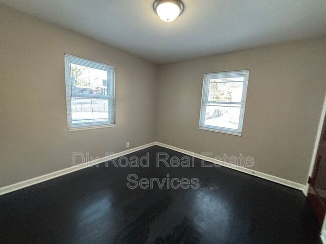 Building Photo - 1445 Southlyn Dr