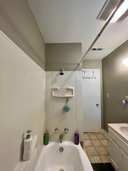 Building Photo - 1301 Richmond Pl