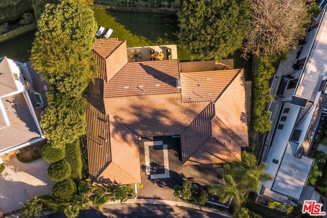 Building Photo - 10122 Sunbrook Dr