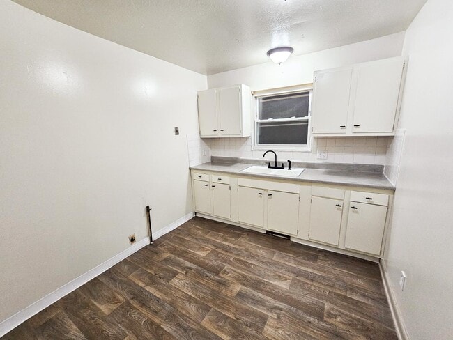 Building Photo - 241 Cluster Ave