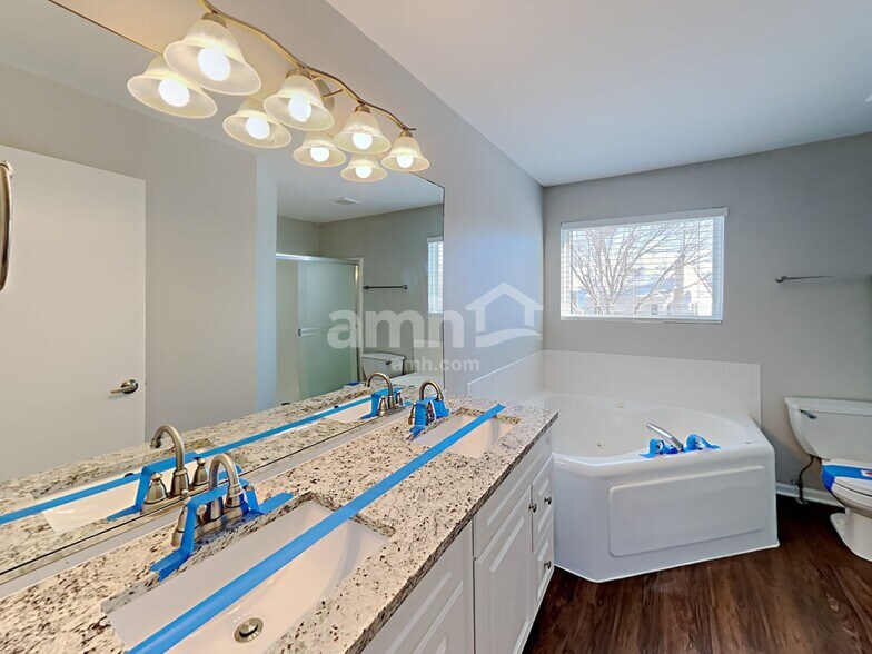 Building Photo - 1712 Tall Oaks Dr