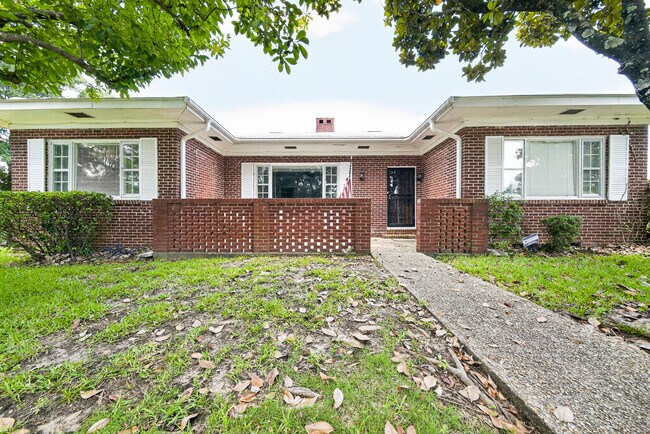 Building Photo - 606 Harper Rd