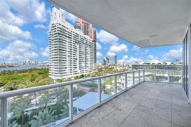 Building Photo - 100 South Pointe Dr
