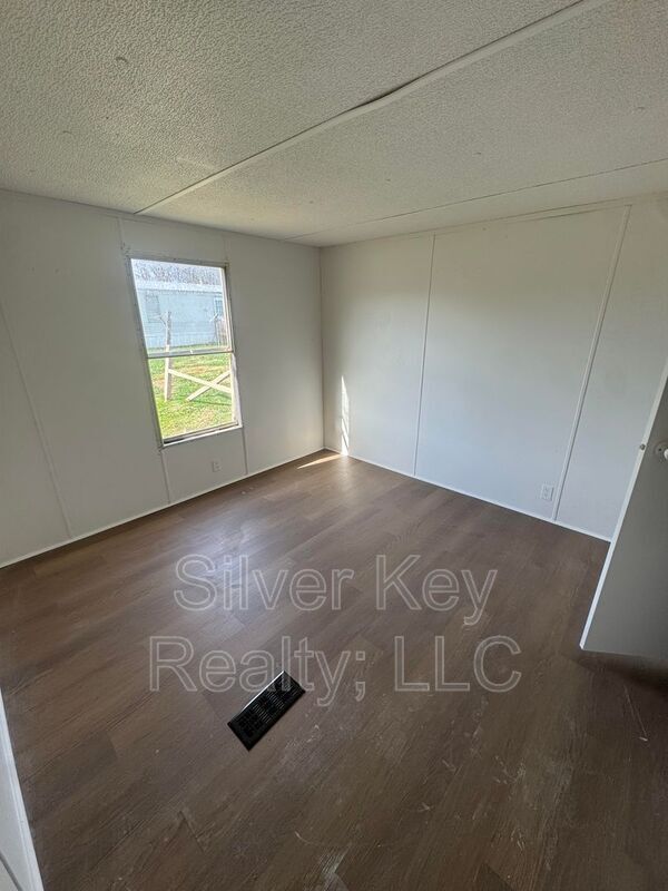 Building Photo - 3631-3637 Sweetwater Vonore Road