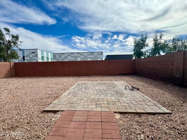 Building Photo - 8667 E Pinchot Ave