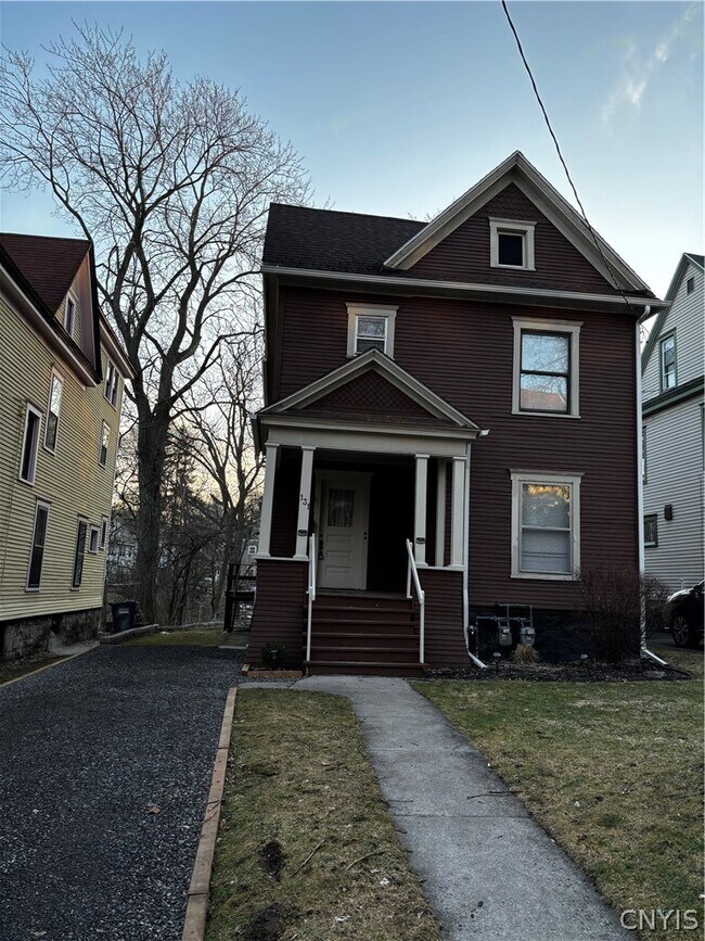 Building Photo - 131 Strong Ave