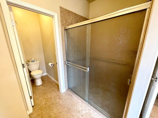 Building Photo - Beautiful 3 Bedroom Home in Hualapai Shadows! *HOME IS CURRENTLY OCCUPIED, PLEASE DO NOT DISTURB ...