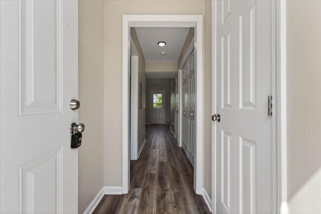 Building Photo - Pet Friendly Two Bedroom!