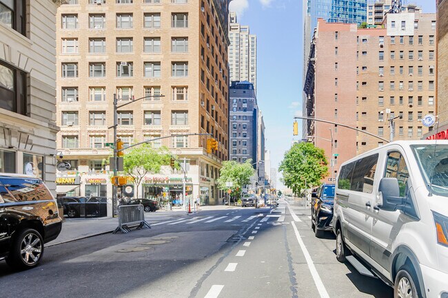 Building Photo - 161 W 54th St