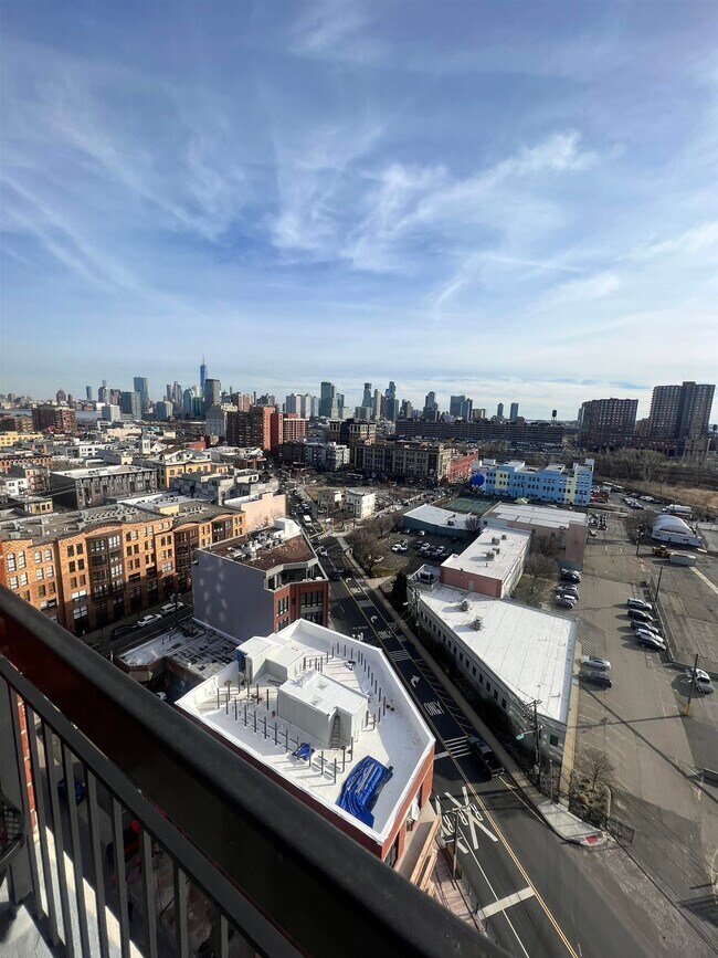 Building Photo - 700 1st St