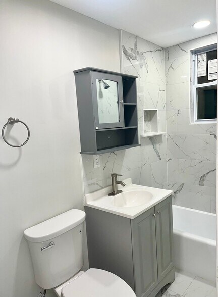 Building Photo - 364 River Dr