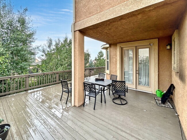 Building Photo - 717 Black Arrow Dr