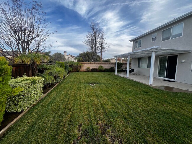 Building Photo - Spacious 4-Bedroom Murrieta Home with Loft & 3-Car Garage