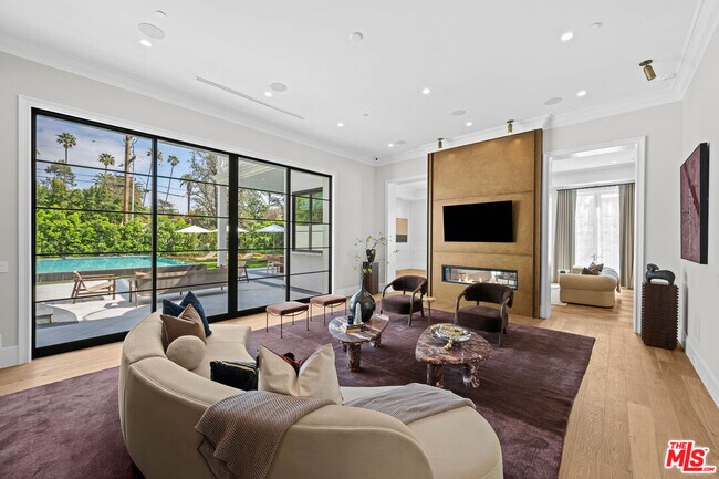 Building Photo - 616 N Alpine Dr