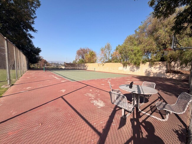 Building Photo - 2 Bed, 2 Bath Fullerton Condo For Rent w/ ...