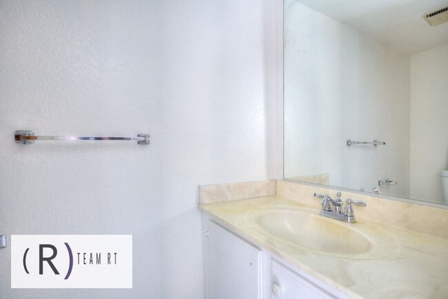 Building Photo - A Spacious Condo with a Quiet Community