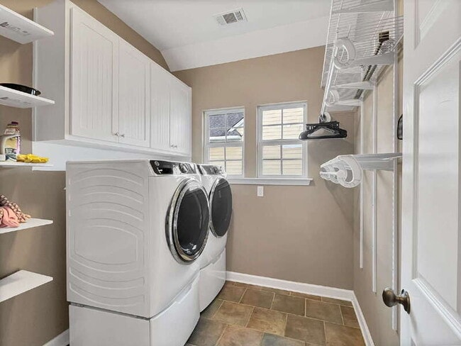 Building Photo - 663 Wyndham Way