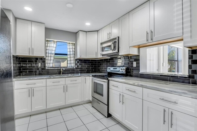 Building Photo - 1820 NW 35th Terrace